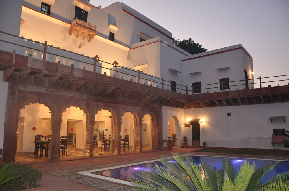 Chandra Mahal Haveli Luhāru Exteriör bild